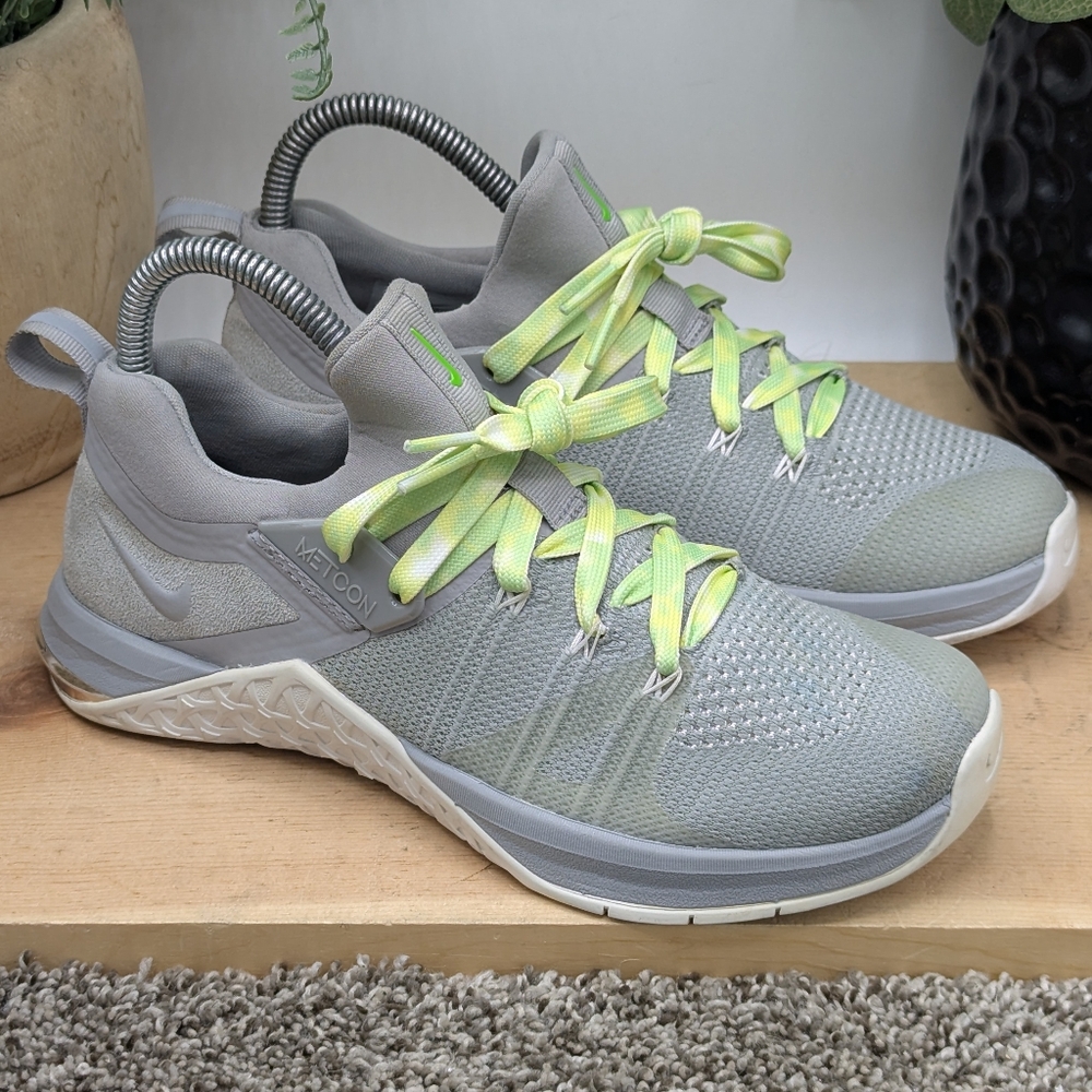 Nike Metcon Flyknit 3 Women's Size 7 Running Shoes Casual Comfort Gray Gym